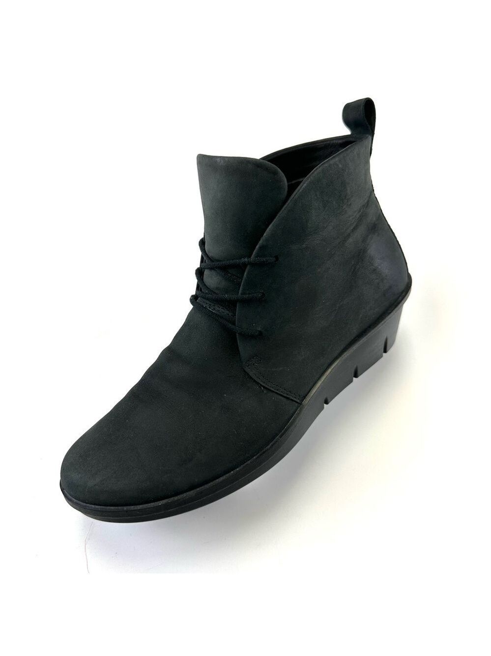 Ecco Skyler nubuck laceup low wedge womens boots Size 38
Leather chukka